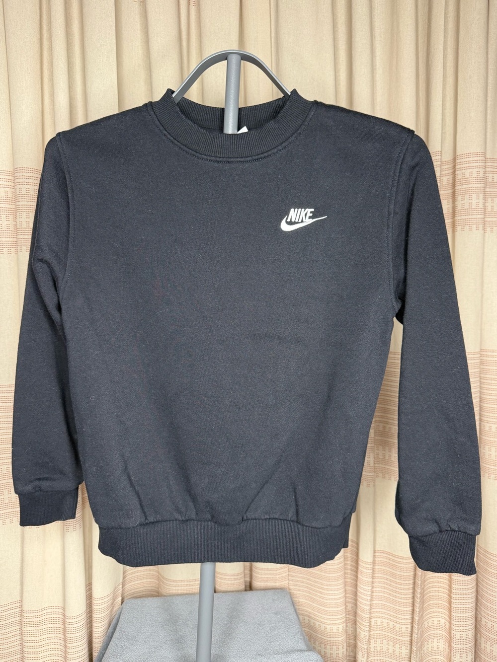 Nike Bundle - 2  Sweaters  Girls and Black  Sweatshirt, Size M -
